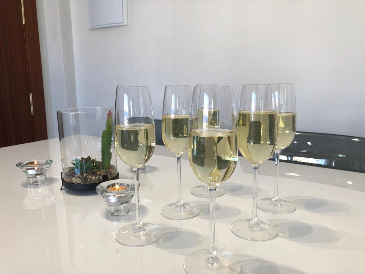 Victoria Luxury Beachfront Apartment In Benalmadena Costa エクステリア 写真