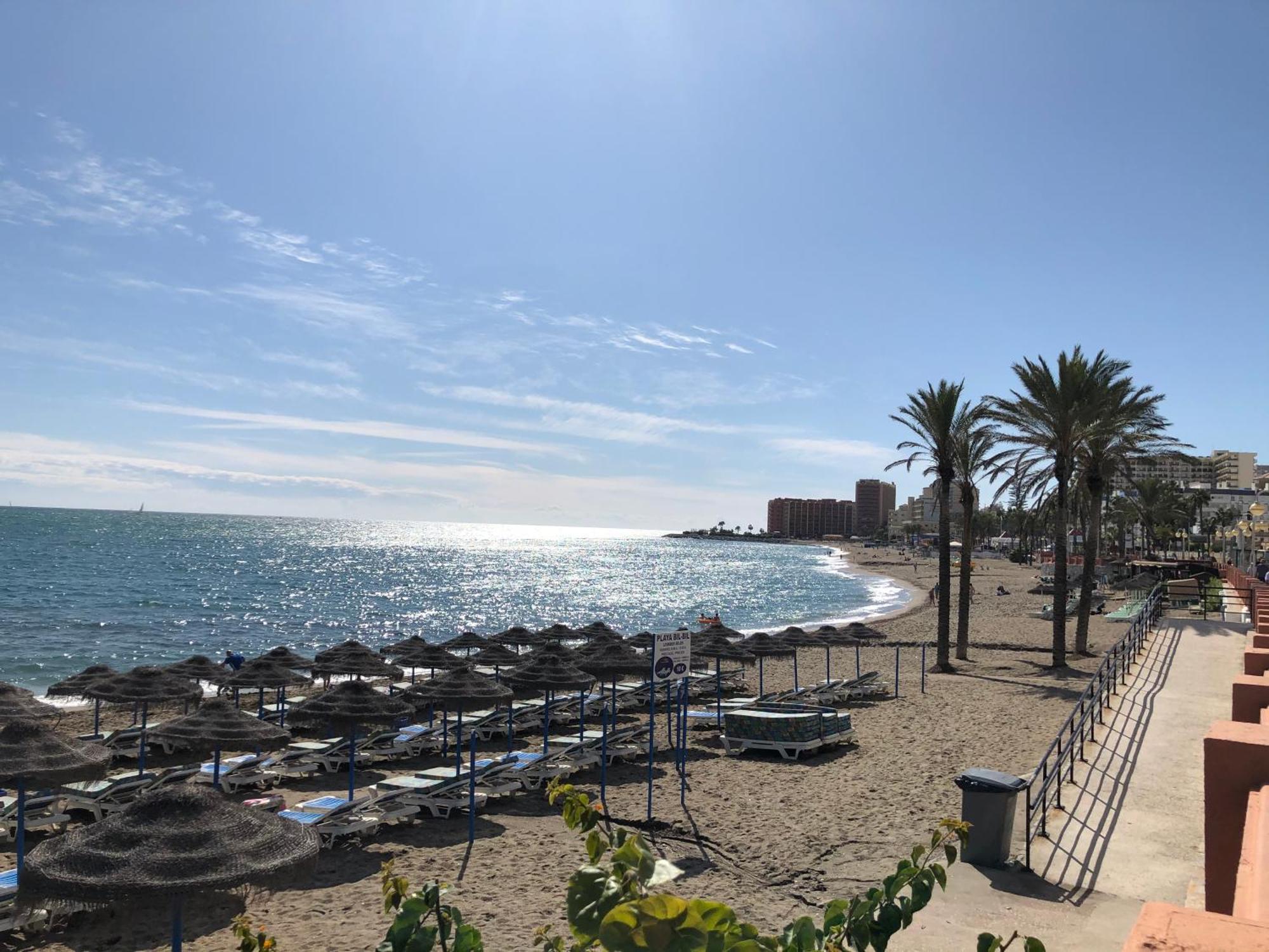 Victoria Luxury Beachfront Apartment In Benalmadena Costa エクステリア 写真