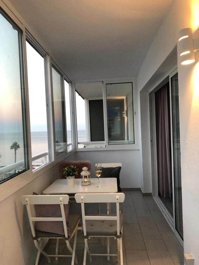 Victoria Luxury Beachfront Apartment In Benalmadena Costa エクステリア 写真