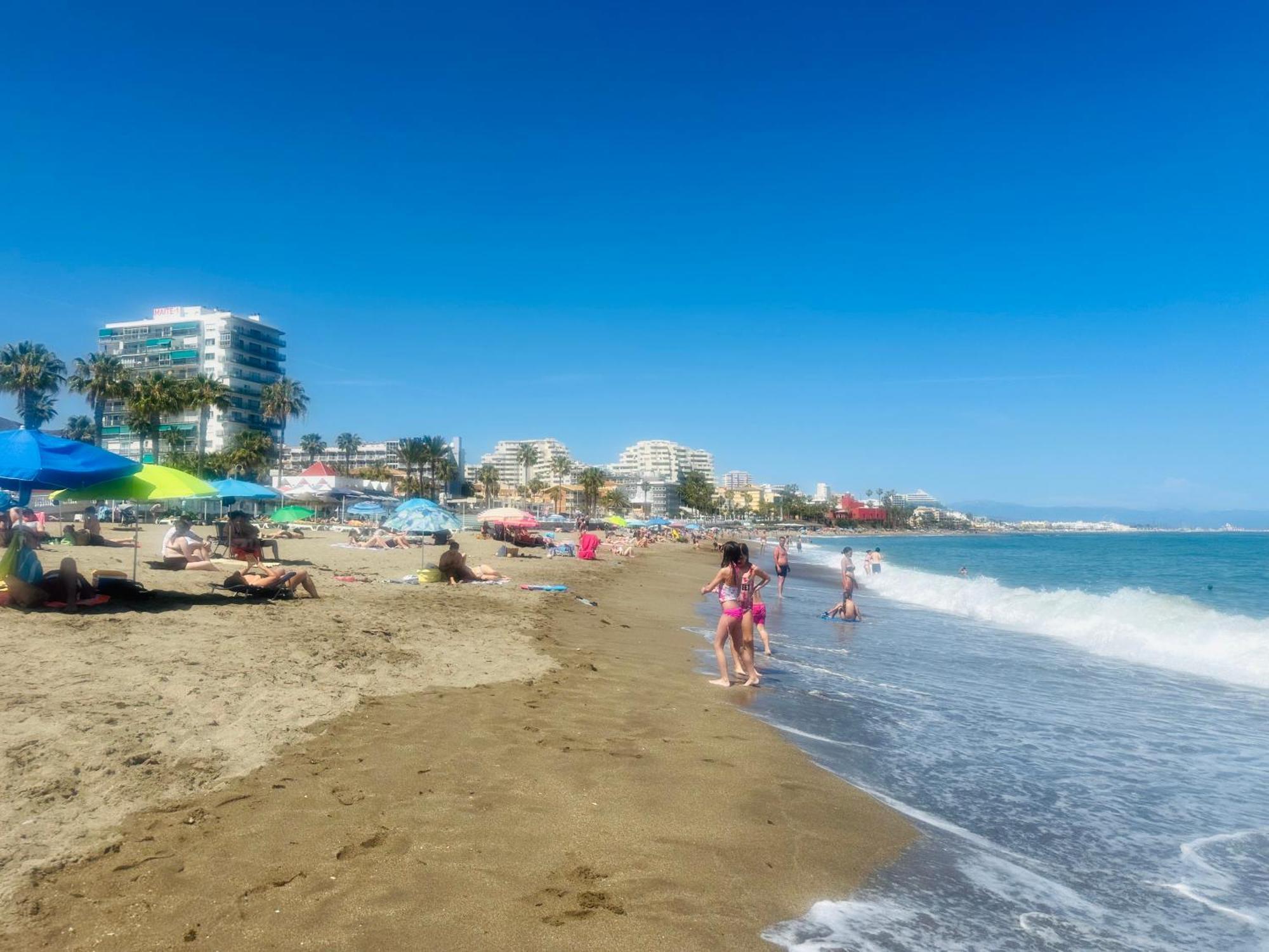 Victoria Luxury Beachfront Apartment In Benalmadena Costa エクステリア 写真